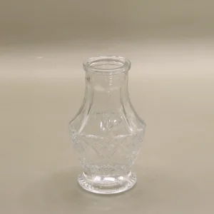 Small clear glass flower vase - 8cm