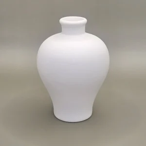 Small white ceramic flower vase - 10.4cm