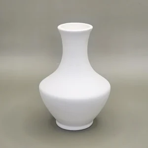 Small white ceramic flower vase - 10.4cm
