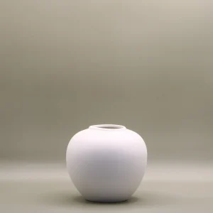 Medium white ceramic flower vase - 9.7cm