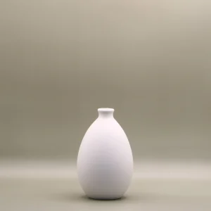 Medium white ceramic flower vase - 12cm